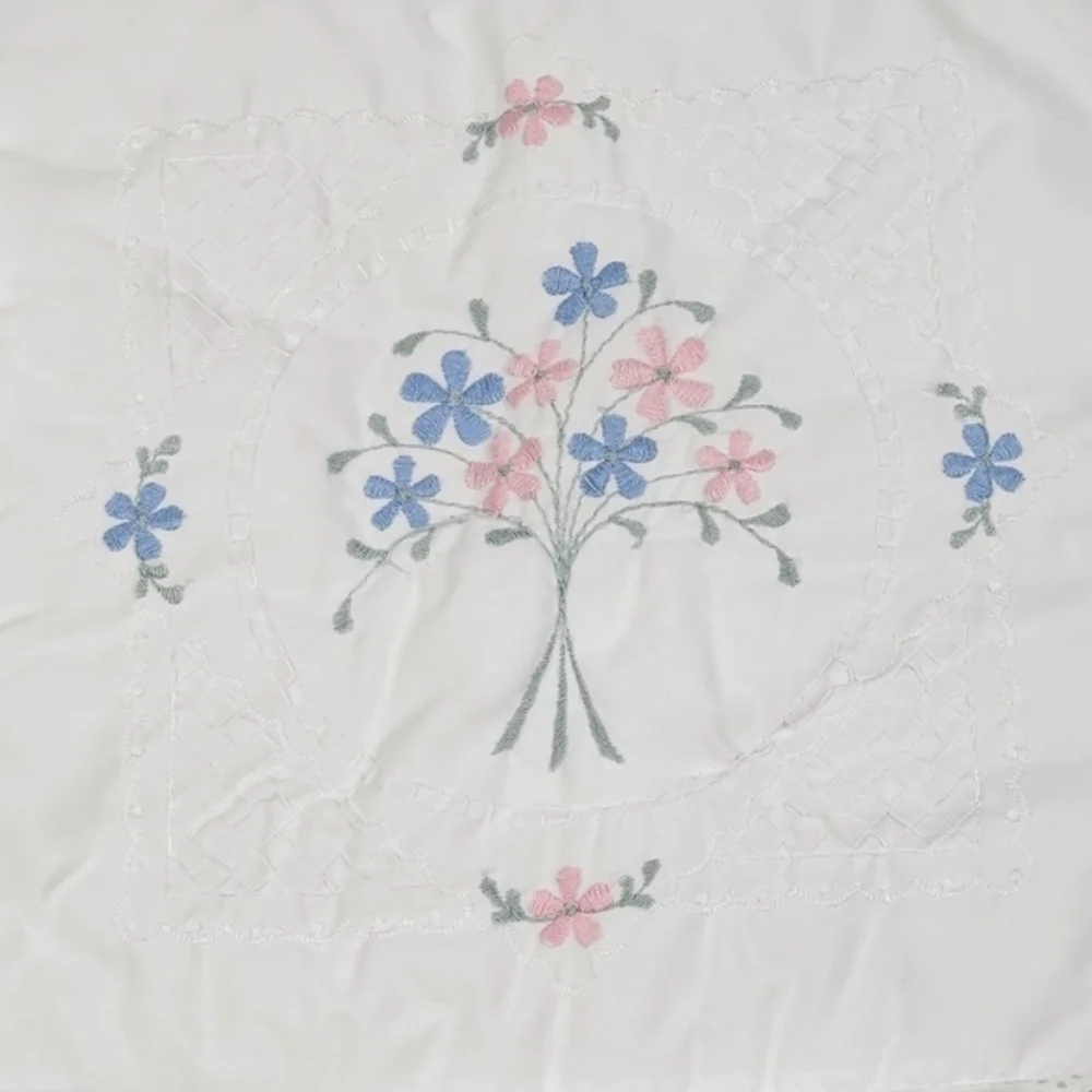 Cassie's Collection Crib Bedding Comforter Embroidered Flowers VTG 46x37 Nursery